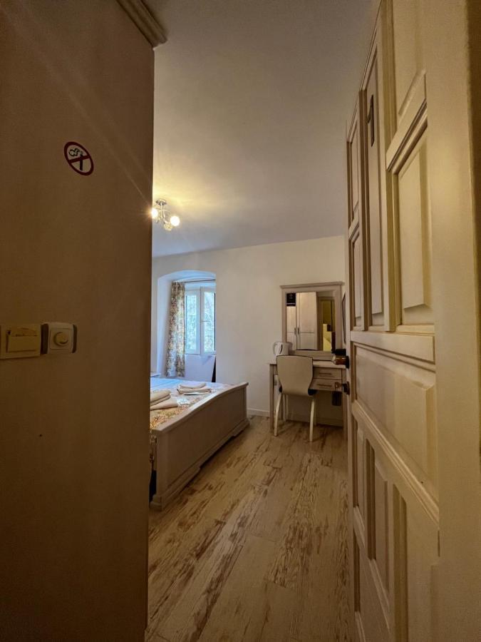 Athos Guesthouse Kotor Exterior photo