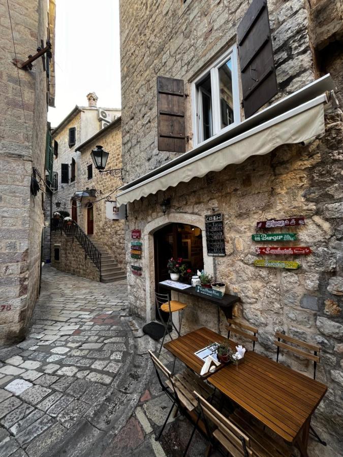 Athos Guesthouse Kotor Exterior photo