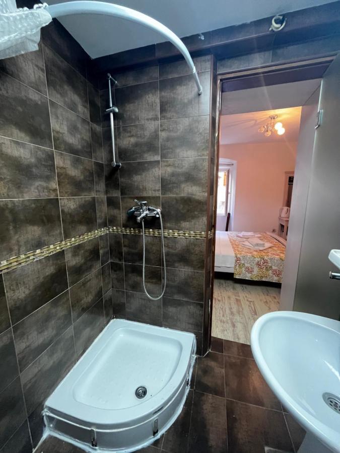 Athos Guesthouse Kotor Exterior photo